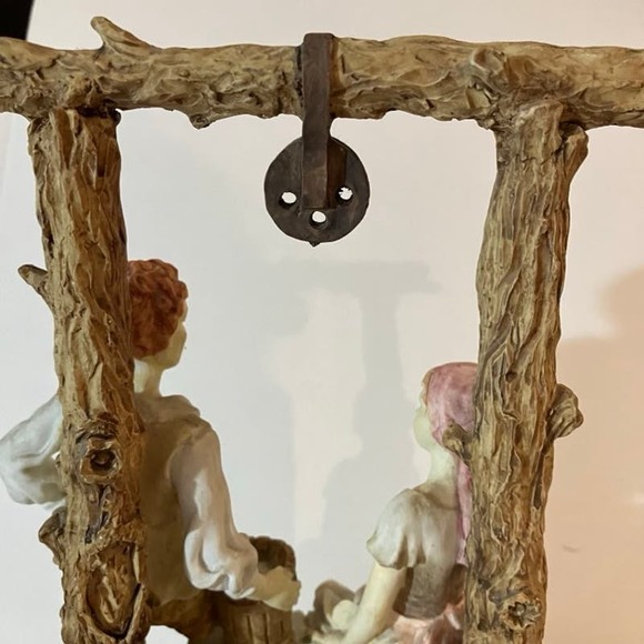 Authentic Victoria Collection 10" Couple at Water Well Figures Sculpture - Picture 7 of 10